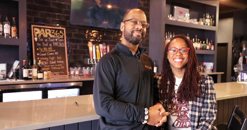 Thomas and Mercedes standing in Par365